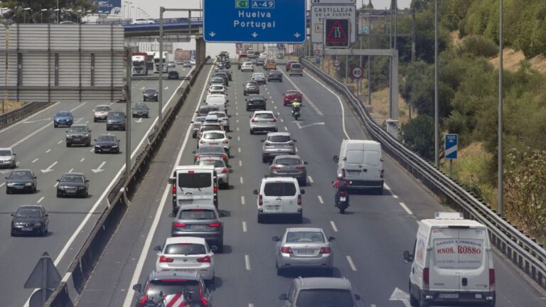 Atasco en la A-49 sentido a Huelva, durante la operación salida de verano en Andalucía. En Sevilla (Andalucía, España), a 31 de julio de 2020