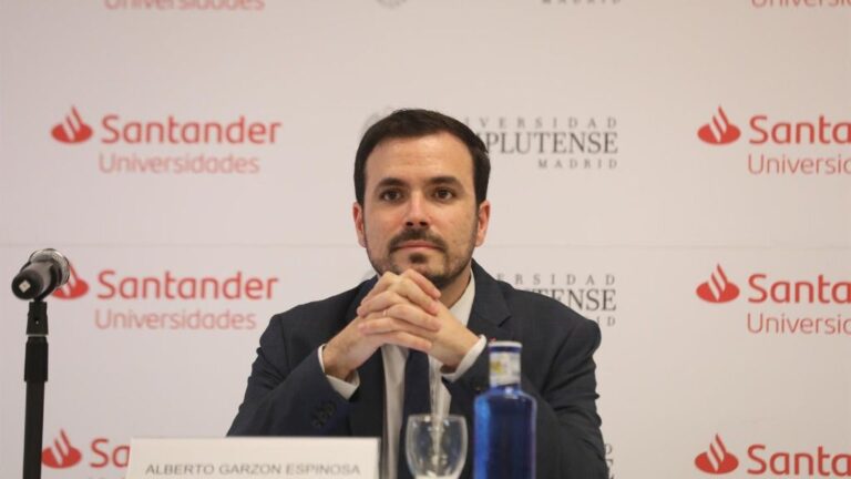 El ministro de Consumo, Alberto Garzón, durante una ponencia en los Cursos de Verano de la Universidad Complutense en San Lorenzo de El Escorial (Madrid)