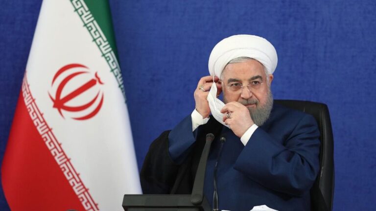 Hasán Rohani se pone la mascarilla