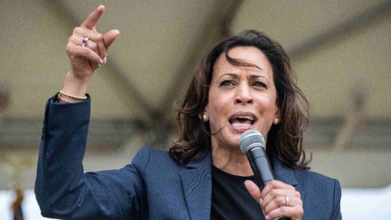 La senadora demócrata Kamala Harris en un acto en EEUU