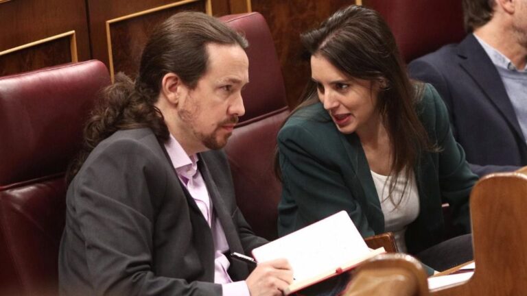 El secretario general de Podemos, Pablo Iglesias, y la portavoz parlamentaria de Unidas Podemos, Irene Montero