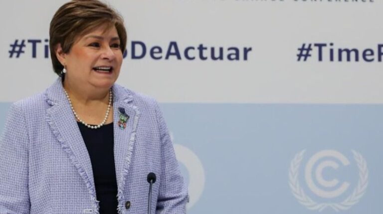 La secretaria ejecutiva de la ONU para el Cambio Climático, Patricia Espinosa (i), y el secretario general de la ONU, Antonio Guterres (d).