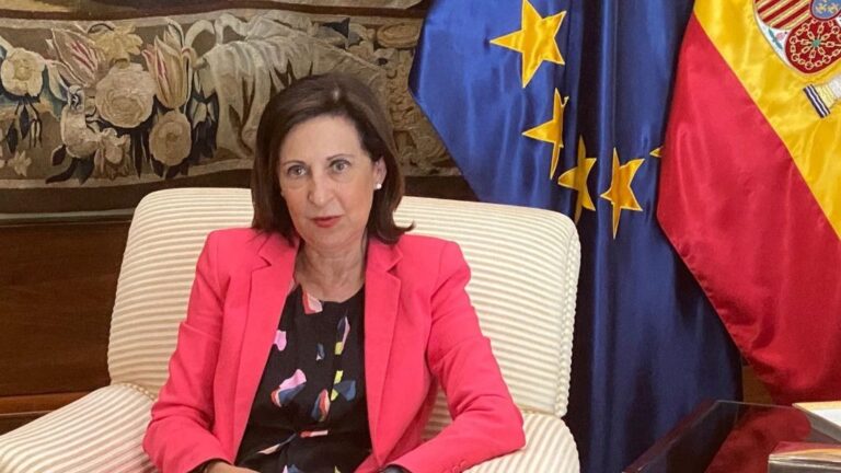 La ministra de Defensa, Margarita Robles, durante la entrevista con Europa Press