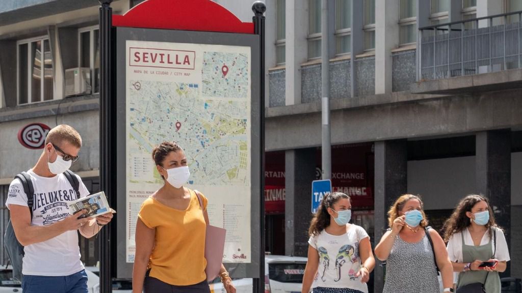 Turistas en Sevilla. coronavirus mascarillas