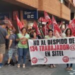 Protesta a las puertas de la sede de Sitel