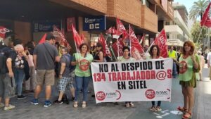 Protesta a las puertas de la sede de Sitel