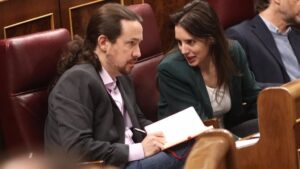 El secretario general de Podemos, Pablo Iglesias, y la portavoz parlamentaria de Unidas Podemos, Irene Montero