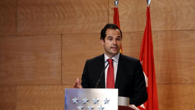 El vicepresidente de la Comunidad de Madrid, Ignacio Aguado, ofrece una rueda de prensa tras la reunión del Consejo de Gobierno de la Comunidad de Madrid para informar de los acuerdos aprobados, en la Real Casa de Correos, Madrid (España)