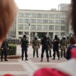 Miembros de las fuerzas especiales de la Policía de Bielorrusia durante una protesta en la Plaza de la Independencia de Minsk