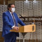 El vicepresidente segundo y consejero de Sanidad de Extremadura, José María Vergeles, en rueda de prensa sobre el Covid-19