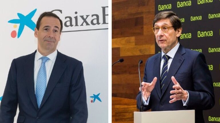 Gonzalo Gortázar, consejero delegado de CaixaBank (izq), y José Ignacio Goirigolzarri, presidente de Bankia (der).