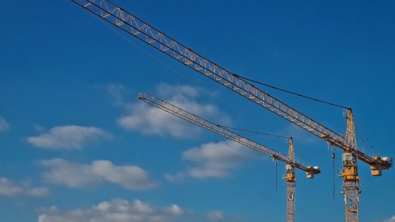 Gruas construccion Hipoteca vivienda casa edificio se vende se alquila