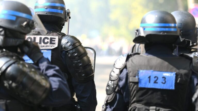 Policías antidisturbios durante una manifestación de los 'chalecos amarillos' en París
