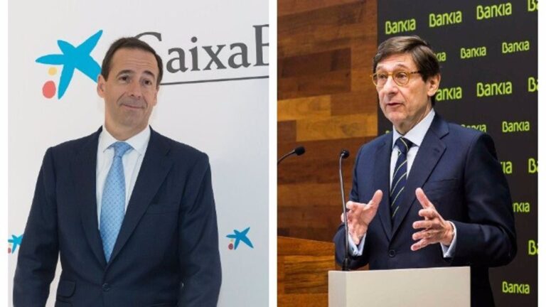 Gonzalo Gortázar, consejero delegado de CaixaBank (izq), y José Ignacio Goirigolzarri, presidente de Bankia (der).