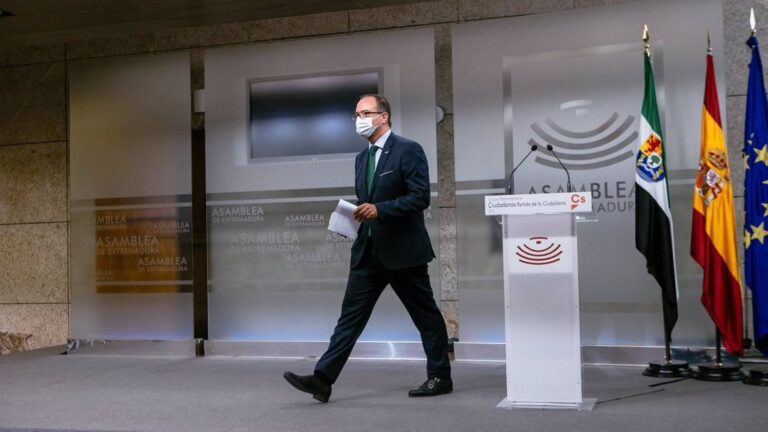 El presidente de Cs Extremadura, Cayetano Polo, tras la rueda de prensa en la que anuncia que abandona la política