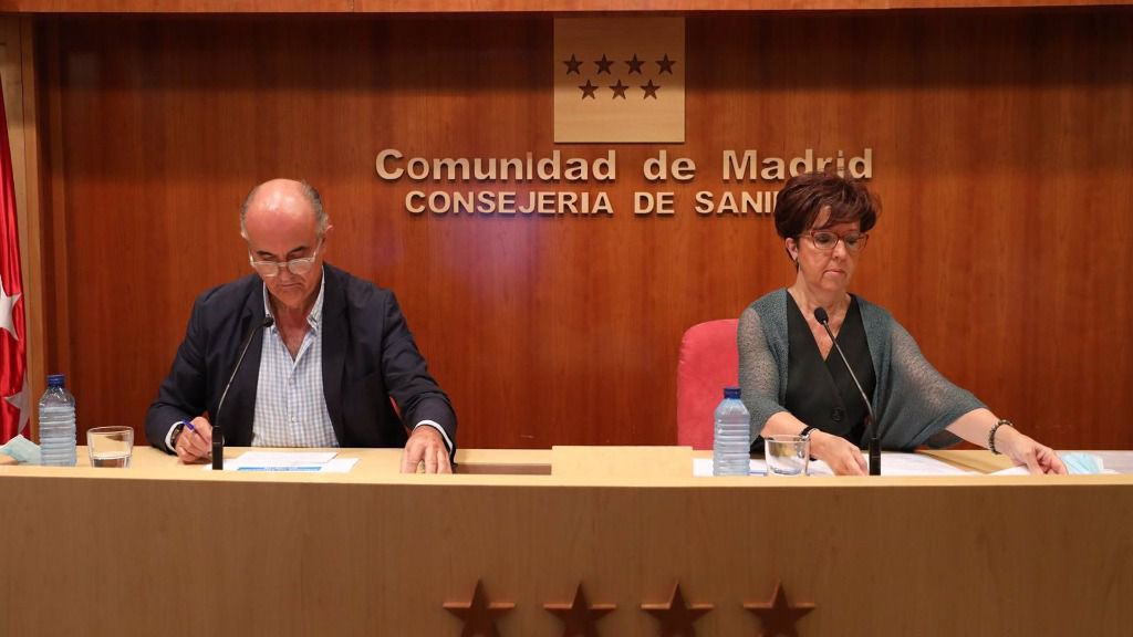 El viceconsejero de Salud Pública y Plan COVID-19 de la Comunidad de Madrid, Antonio Zapatero, y la directora general de Salud Pública, Elena Andradas.