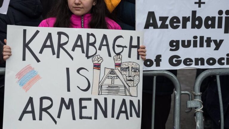 Manifestación de la comunidad armenia en Estados Unidos frente a la sede de Naciones Unidas, en Nueva York