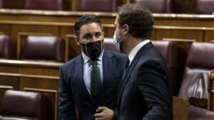 Abascal denuncia la "irresponsabilidad" del PSOE por llenar su bancada del Congreso, pese a las restricciones sanitarias