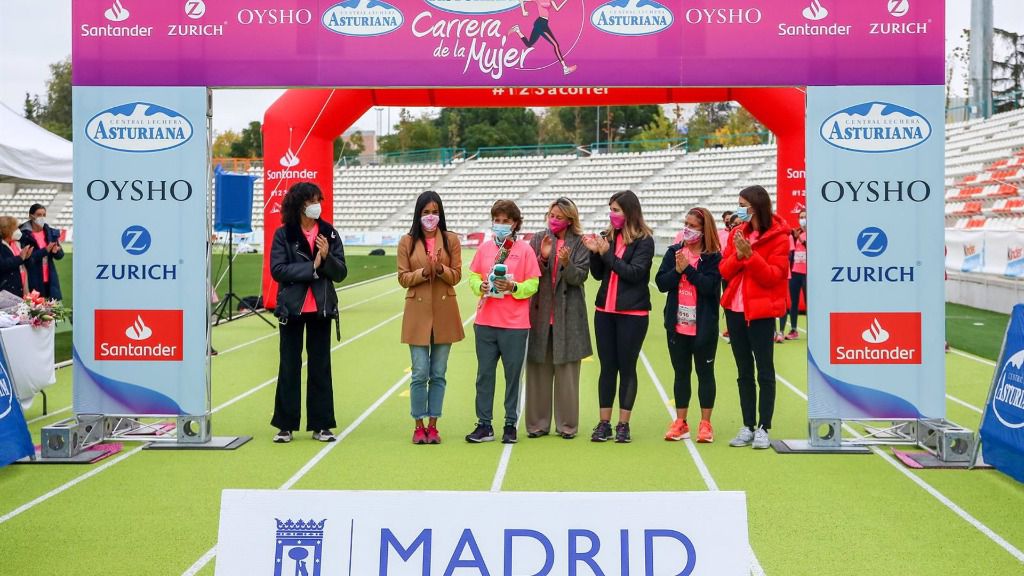 La vicealcaldesa de Madrid, Begoña Villacís, durante la celebración de una nueva edición de la Carrera de la Mujer de Madrid que este año se celebra de manera virtual, en el Estadio Vallehermoso, Madrid (España) a 25 de octubre de 2020