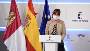 La portavoz del Ejecutivo de C-LM, Blanca Fernández, en rueda de prensa.