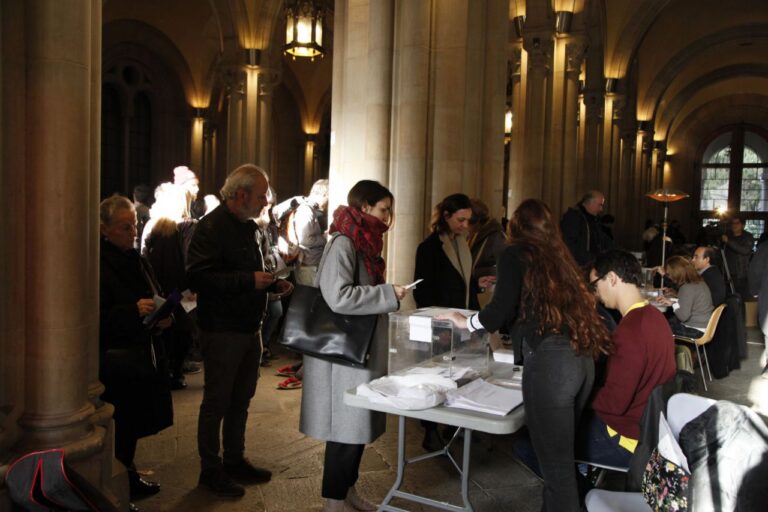 Urna electoral Elecciones en Cataluña