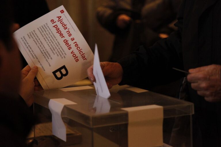 Elecciones en Cataluña voto votar