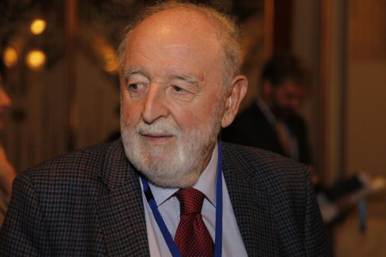Premio Carlos Humanes