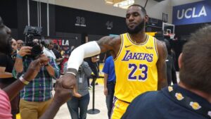 El jugador de Los Angeles Lakers LeBron James
