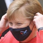 Angela Merkel con mascarilla