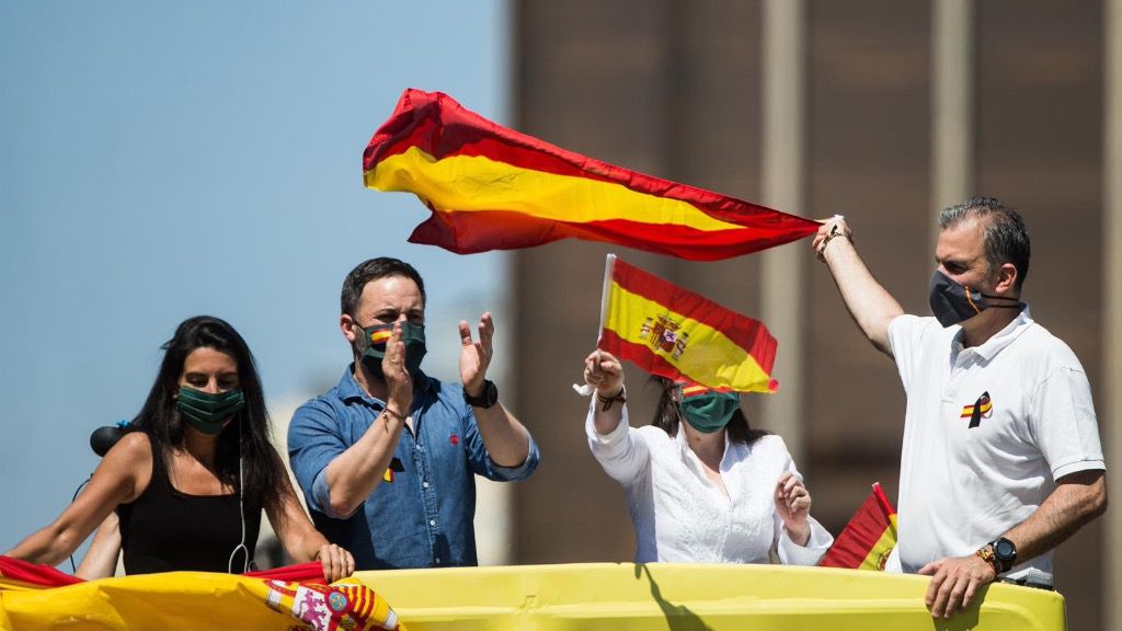 Los dirigentes de Vox Rocío Monasterio, Santiago Abascal, Macarena Olona y Javier Ortega Smith durante la manifestación en Madrid para pedir la dimisión del Gobierno de Pedro Sánchez por su gestión durante la pandemia del Covid-19