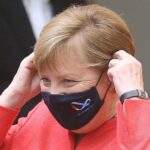Angela Merkel con mascarilla