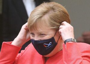 Angela Merkel con mascarilla