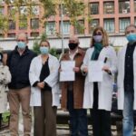 Los sindicatos de médicos entregan una carta a Sanidad para evitar la huelga del próximo 27 de octubre