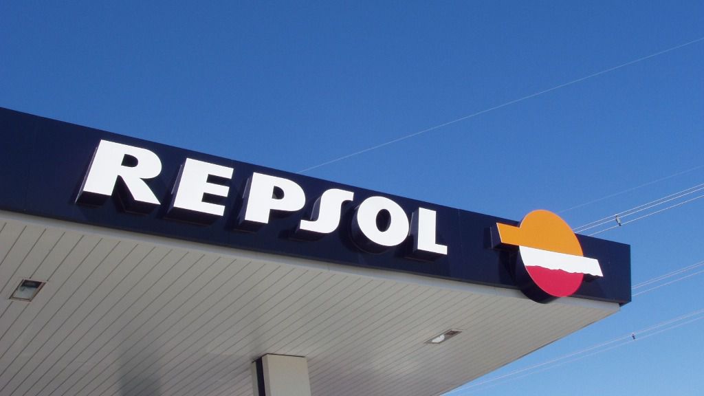 Repsol leads the Ibex in running the reversal in oil prices