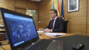 El presidente de la Xunta, Alberto Núñez Feijóo, se reúne por videoconferencia con el presidente del Gobierno, Pedro Sánchez, y el resto de titulares autonómicos