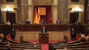 El presidente de la Generalitat, Quim Torra, en el pleno del Parlament sobre la monarquía