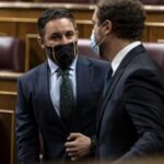 Abascal denuncia la "irresponsabilidad" del PSOE por llenar su bancada del Congreso, pese a las restricciones sanitarias