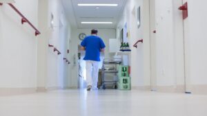 Cuatro de cada cinco hospitales de Alemania tiene problemas para cubrir puestos vacantes, señala una encuesta del Instituto Alemán Hospitalario (DKI)