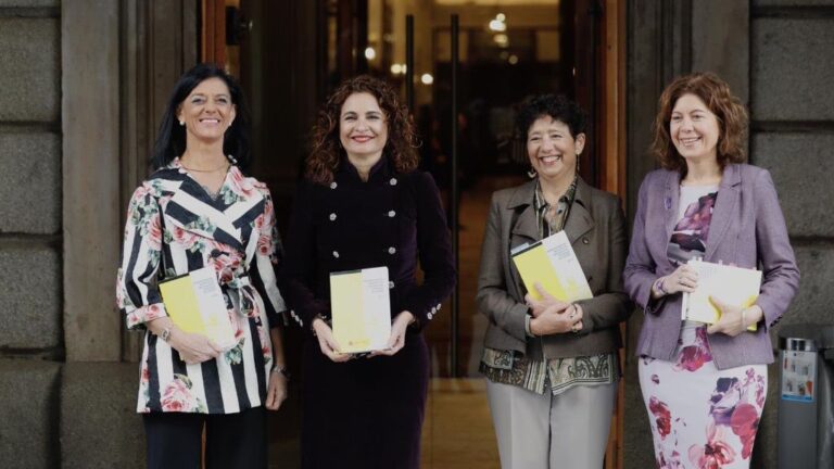La ministra de Hacienda, María Jesús Montero, lleva al Congreso los Presupuestos Generales del Estado