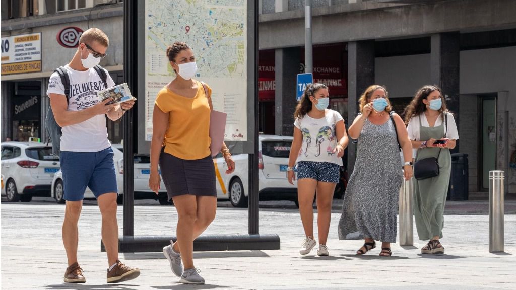 Turistas en Sevilla. coronavirus mascarillas