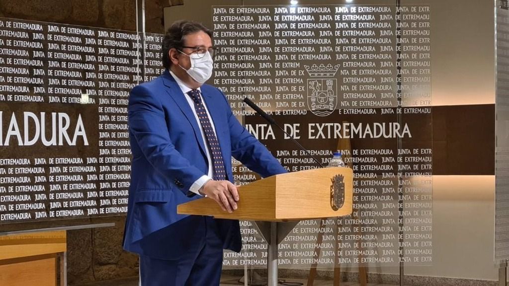 El vicepresidente segundo y consejero de Sanidad de Extremadura, José María Vergeles, en rueda de prensa sobre el Covid-19