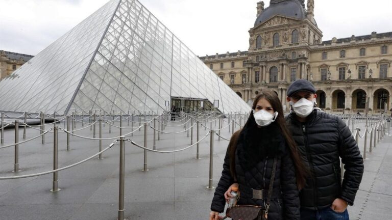 Paris cerrada por el coronavirus