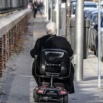 anciana dependencia silla de ruedas