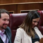 El secretario general de Podemos, Pablo Iglesias, y la portavoz adjunta de Unidas Podemos en el Congreso, Ione Belarra