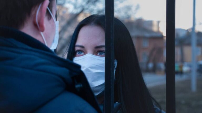 Mujer mascarilla