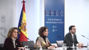 La vicepresidenta cuarta y ministra de Transición Ecológica y Reto Demográfico, Teresa Ribera; la ministra portavoz y de Hacienda, María Jesús Montero; y el ministro de Consumo, Alberto Garzón, durante una rueda de prensa posterior al Consejo de Ministros