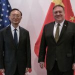 El secretario de Estado de Estados Unidos, Mike Pompeo, y el mimbro del Buró Político del Comité Central del Partido Comunista de China (PCCh) Yang Jiechi