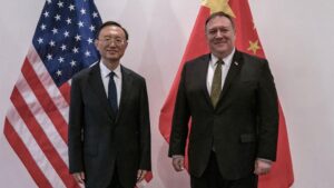 El secretario de Estado de Estados Unidos, Mike Pompeo, y el mimbro del Buró Político del Comité Central del Partido Comunista de China (PCCh) Yang Jiechi