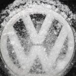 El grupo automotriz alemán Volkswagen reduce metas de ventas y beneficios para 2020