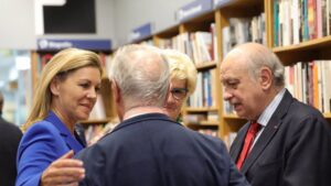 La exministra de Defensa María Dolores de Cospedal (1i), junto al exministro de Interior y miembro del PP, Jorge Fernández Díaz